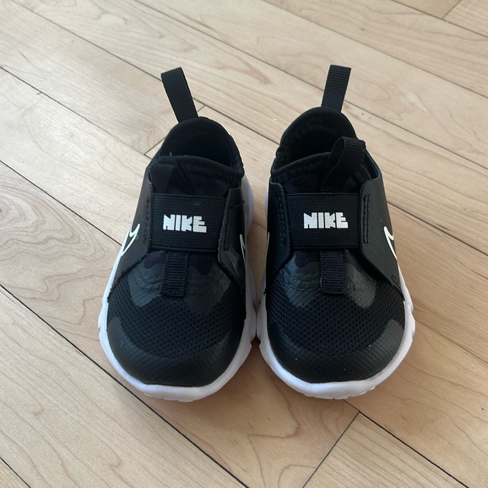 Toddler Nike flex runner 2 black & white